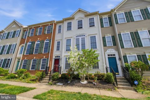 Photo of 4904 Dashiell Place, WOODBRIDGE, VA 22192 (MLS # VAPW2118238)