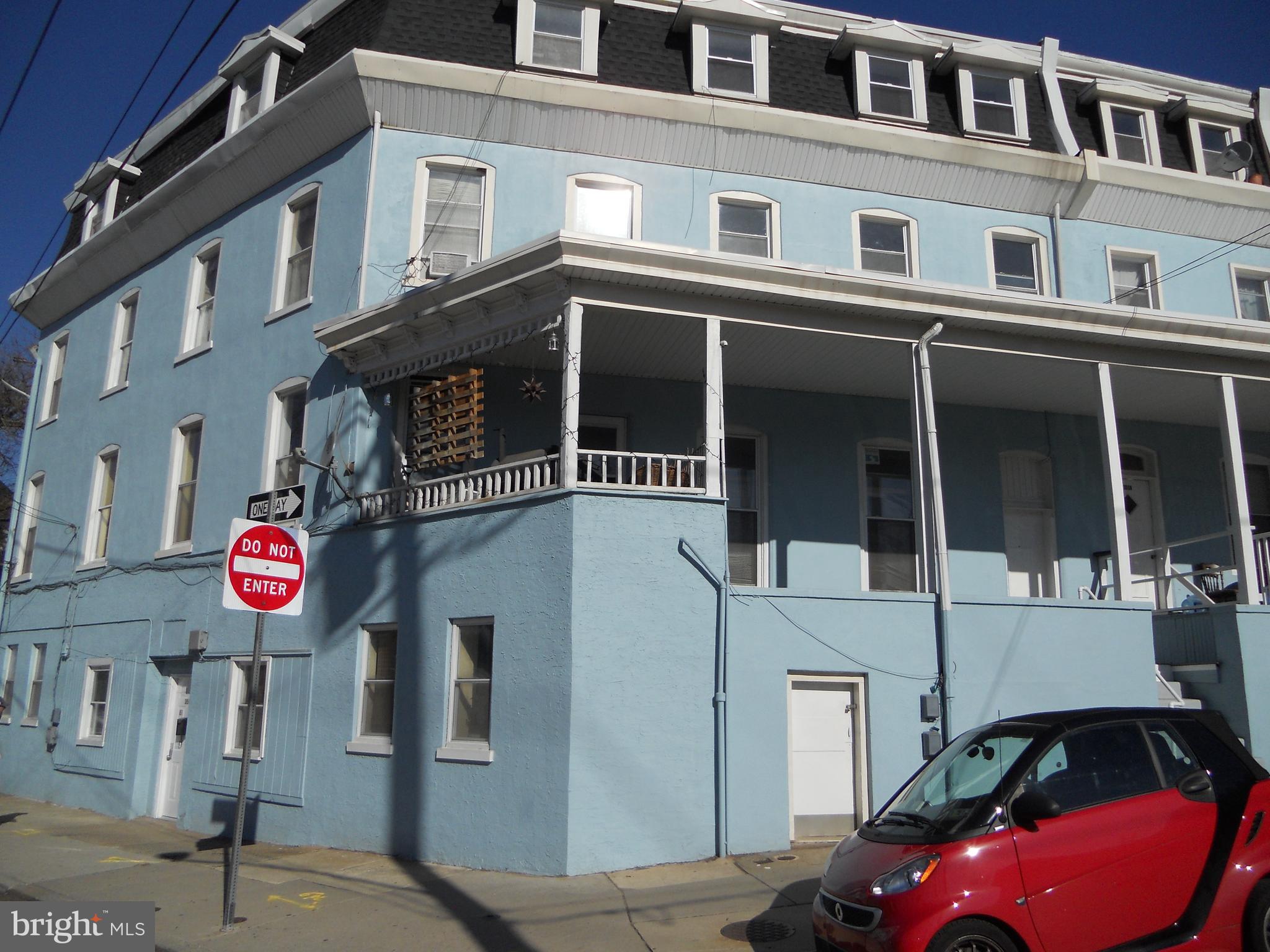 EAST FALLS - Residential Lease