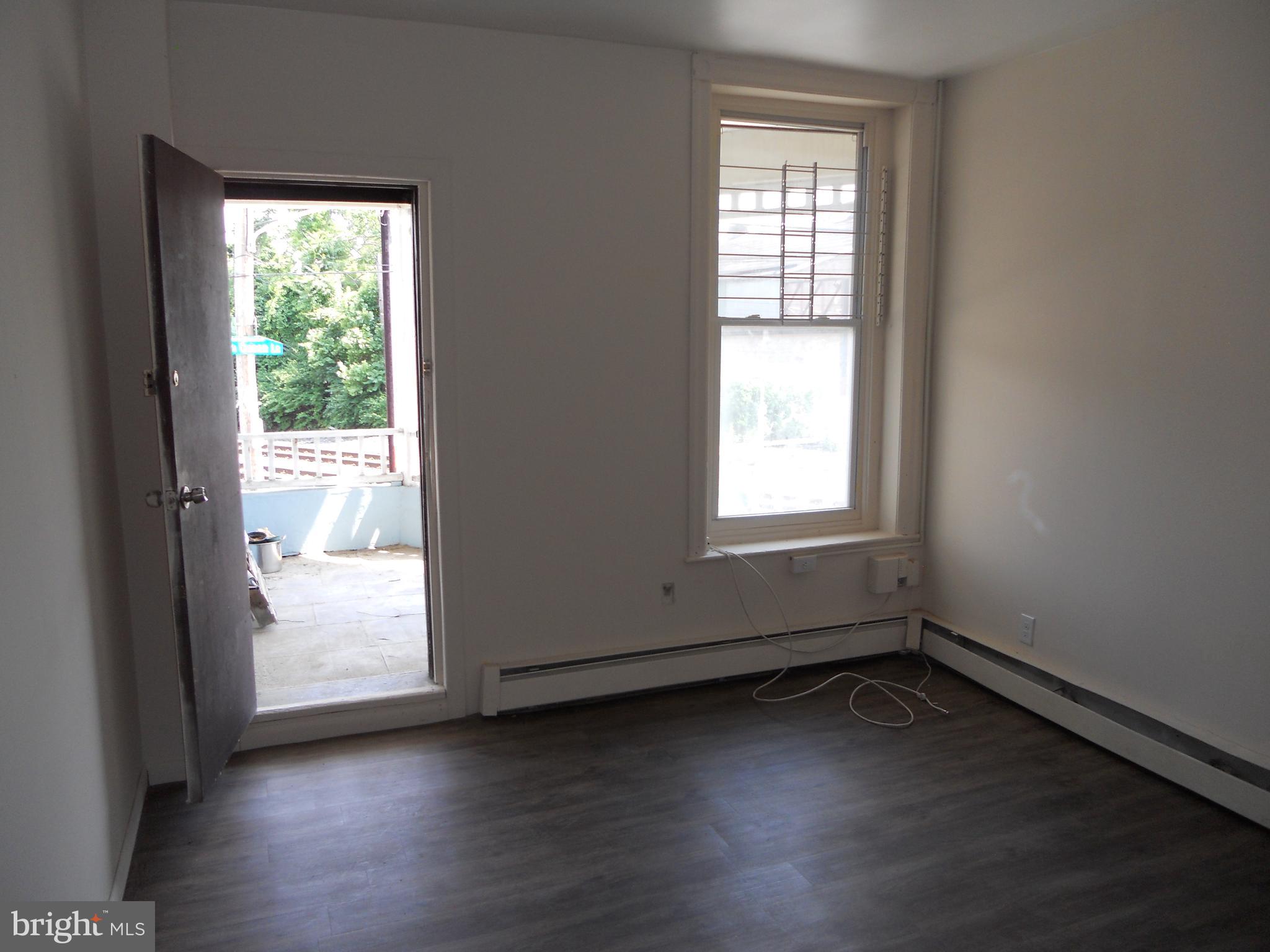 EAST FALLS - Residential Lease