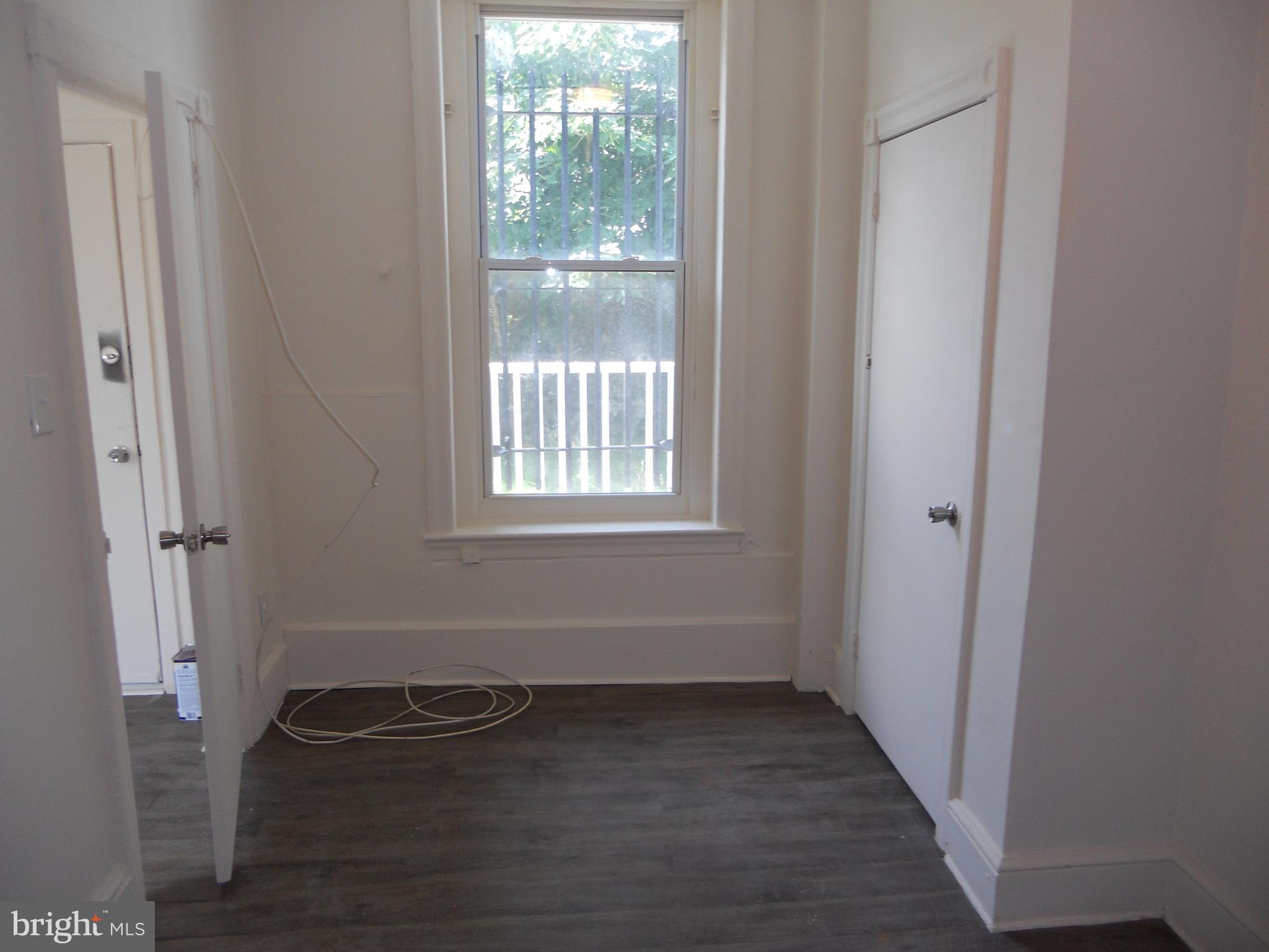 EAST FALLS - Residential Lease