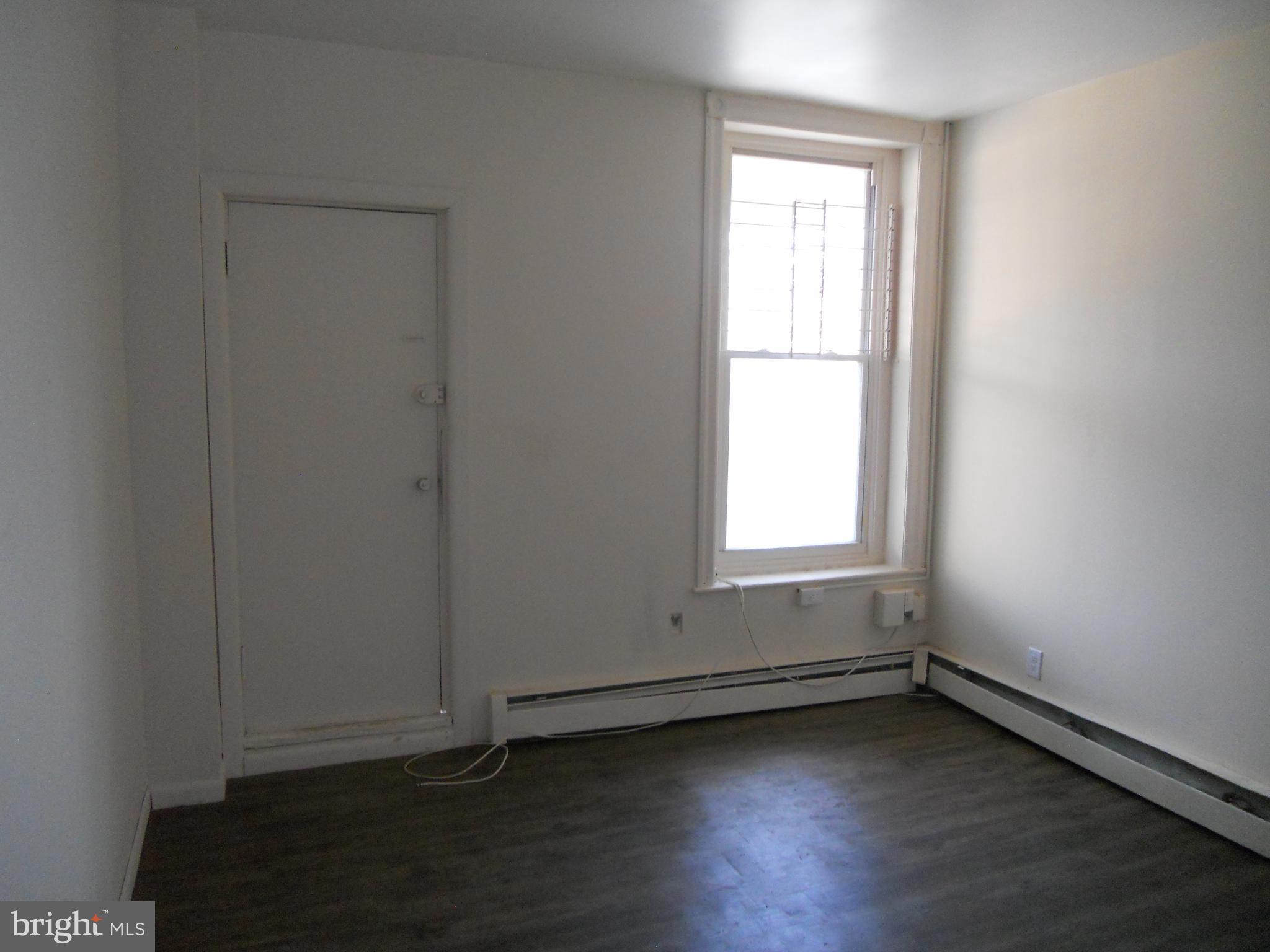 EAST FALLS - Residential Lease