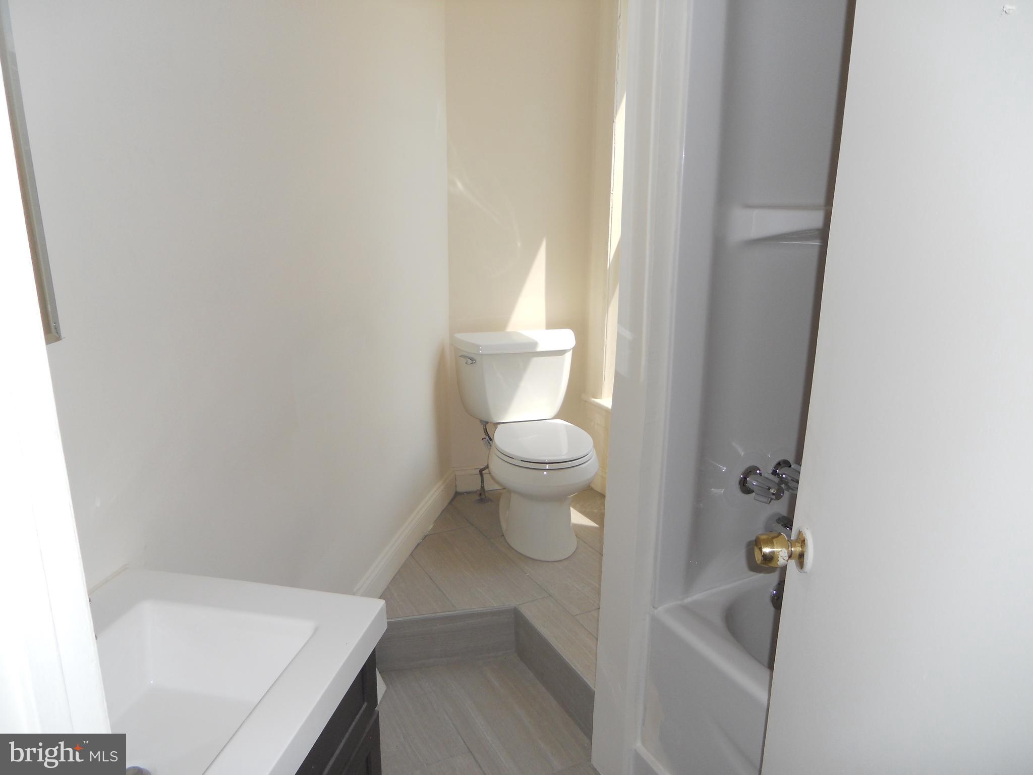 EAST FALLS - Residential Lease