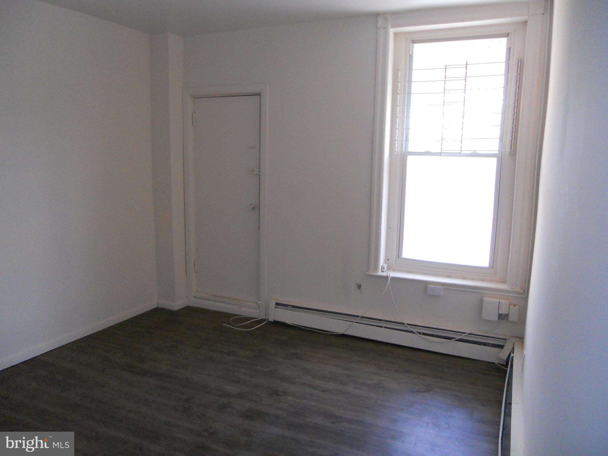 EAST FALLS - Residential Lease