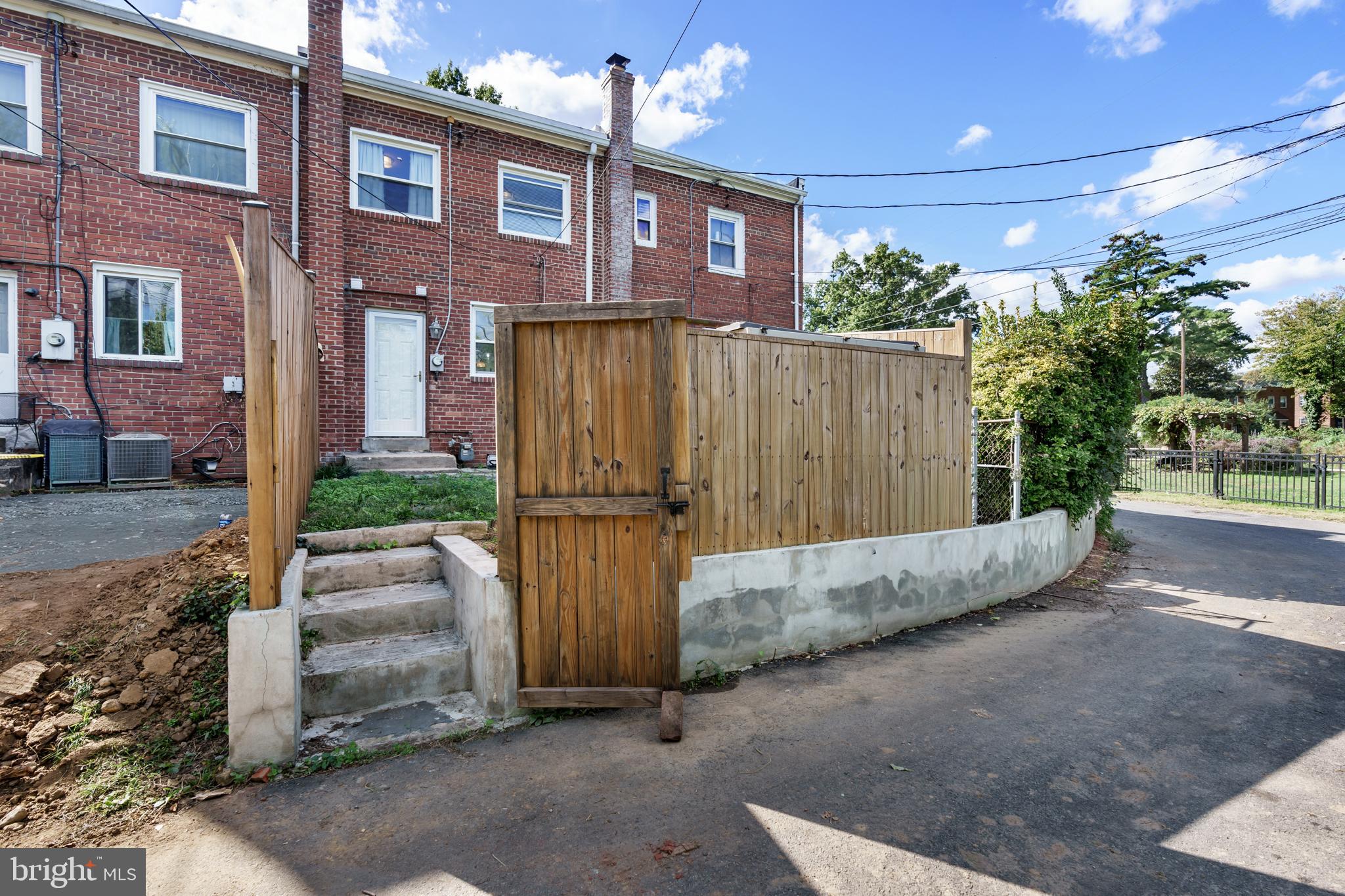 HUME SPRINGS - Residential Lease