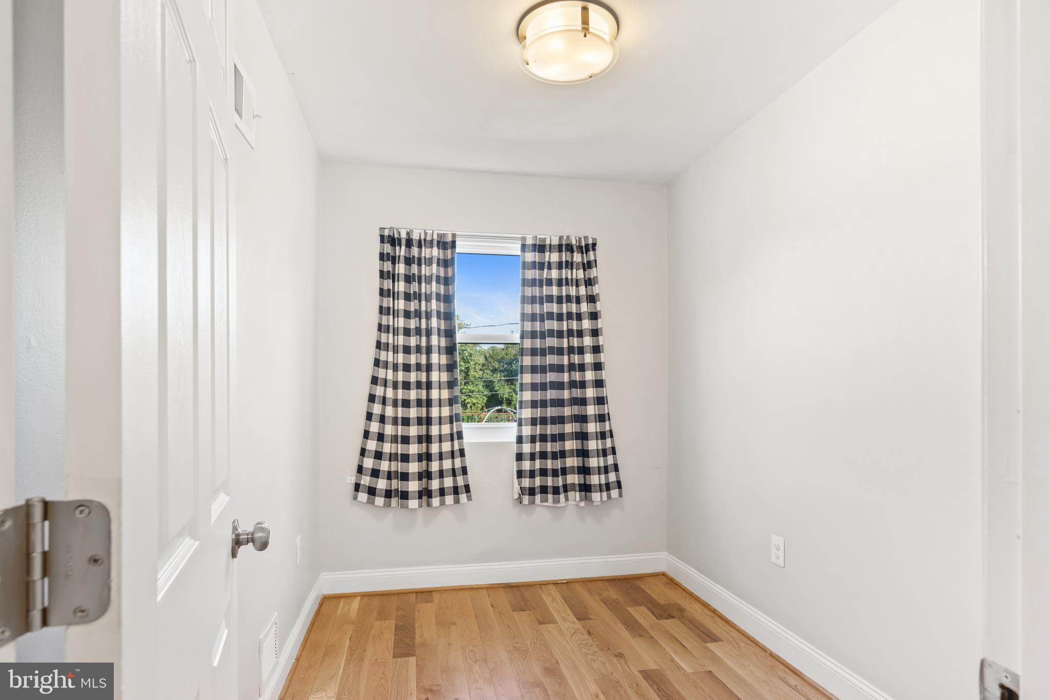 HUME SPRINGS - Residential Lease