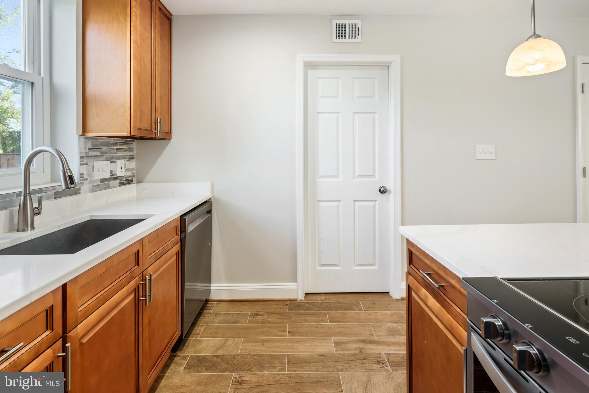 HUME SPRINGS - Residential Lease