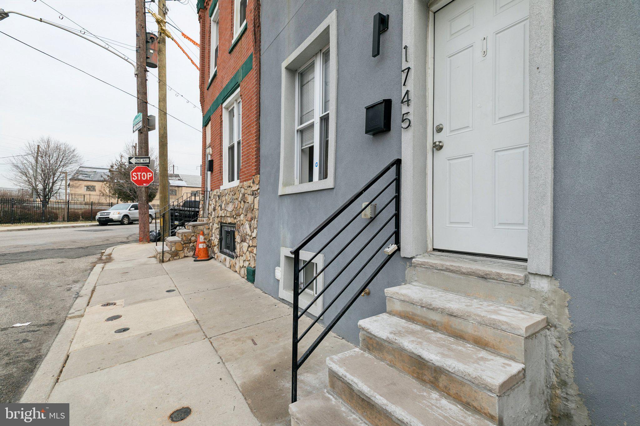 1745 N HOLLYWOOD STREET