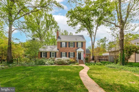 4901 Stillwell Avenue, Alexandria, VA MLS: VAFX2217640