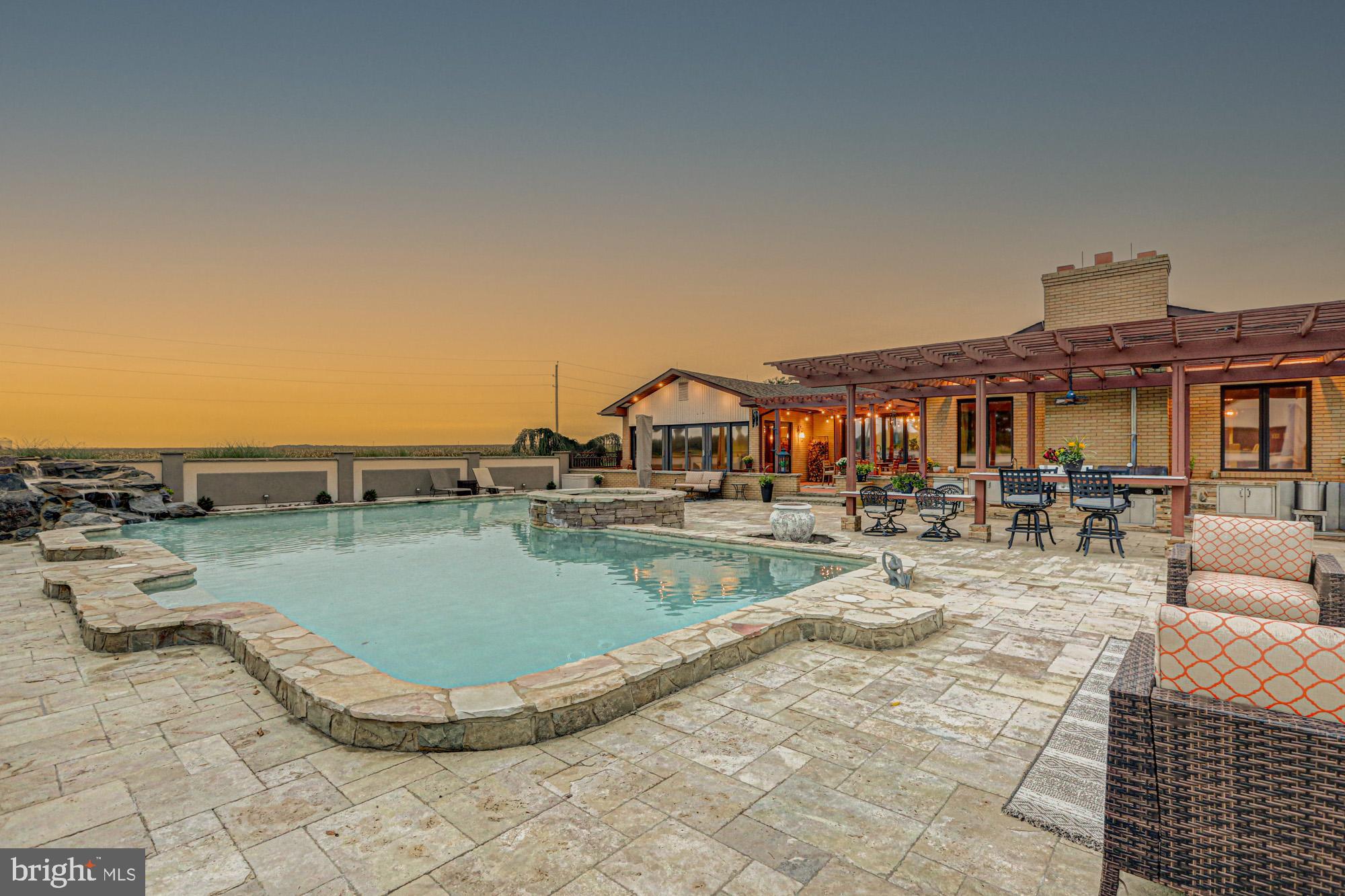 550 GREEN GIANT ROAD