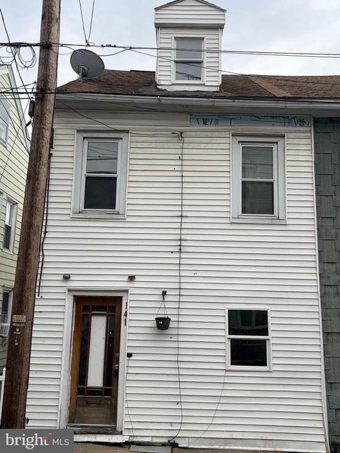 141 CARBON STREET MINERSVILLE PA 17954