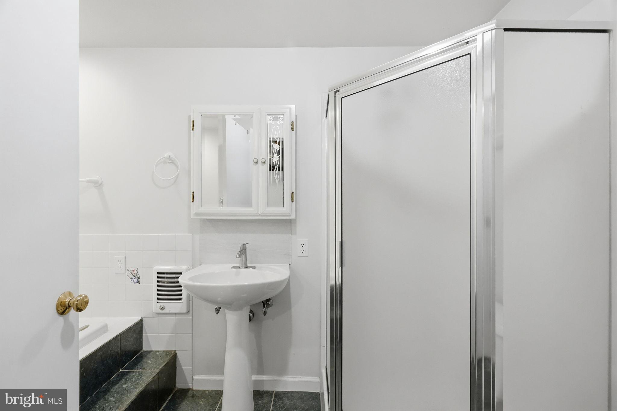 INGLEWOOD GDNS - Residential