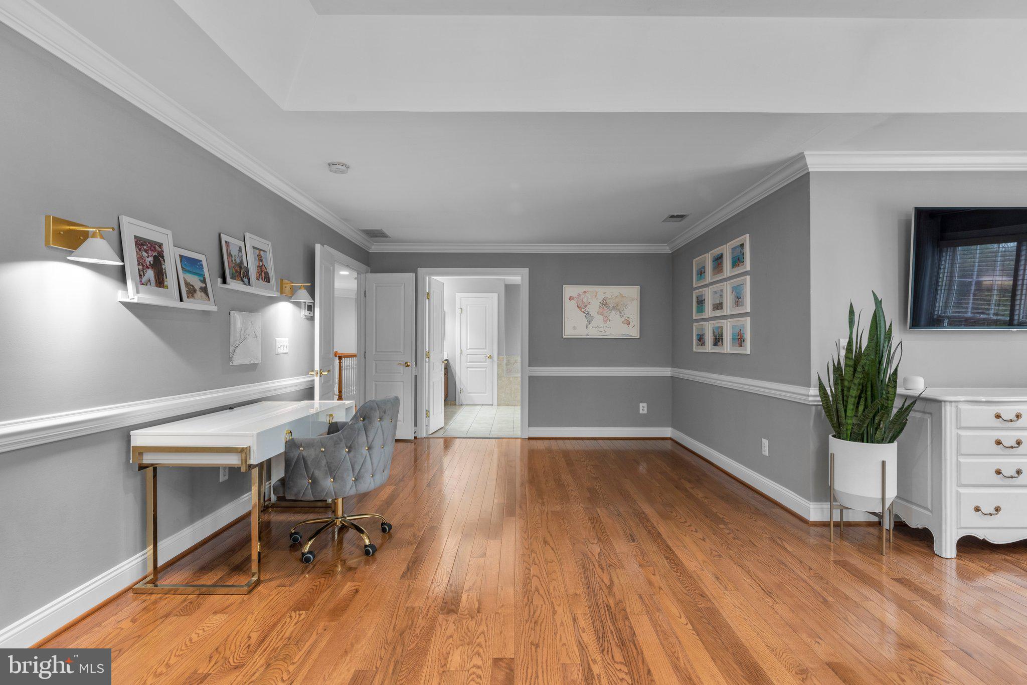 COLONIAL MANOR - Residential