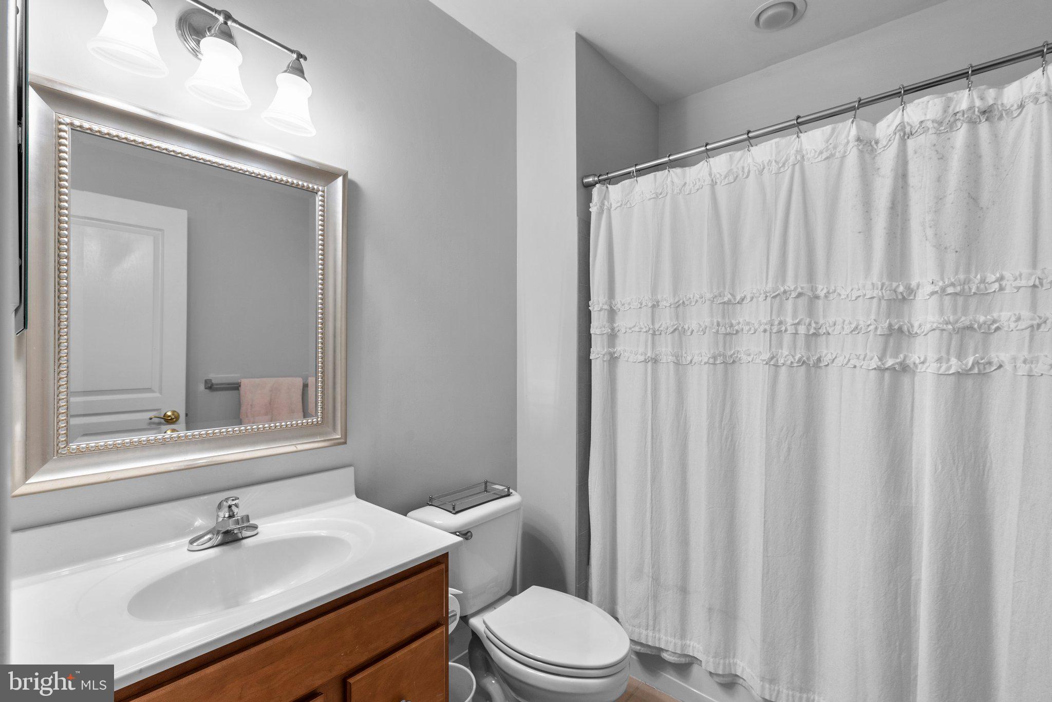 COLONIAL MANOR - Residential