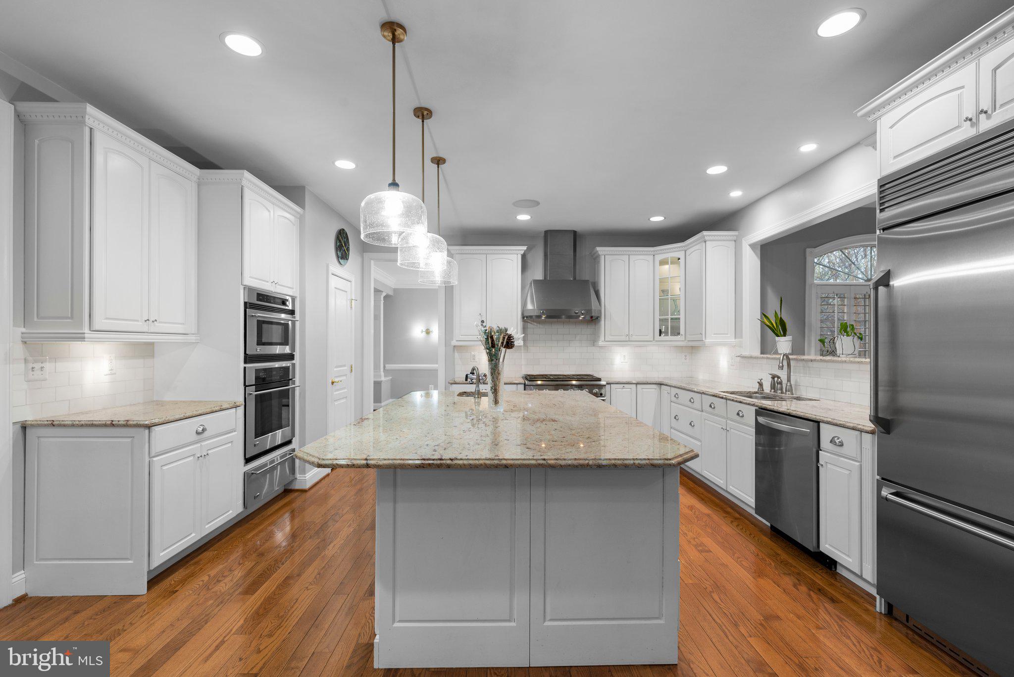 COLONIAL MANOR - Residential