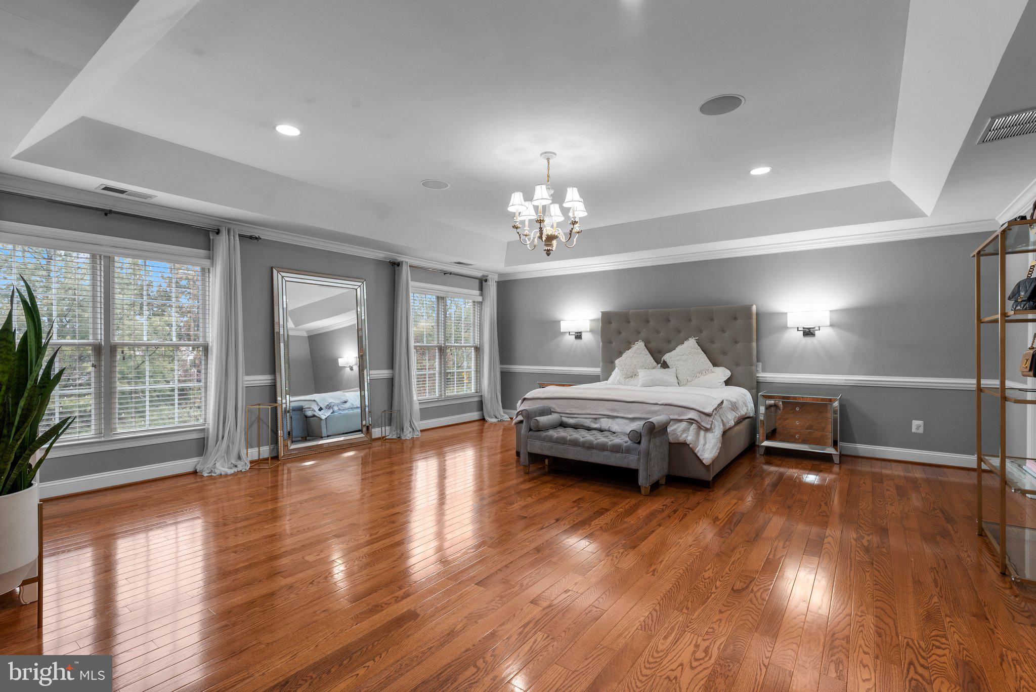 COLONIAL MANOR - Residential