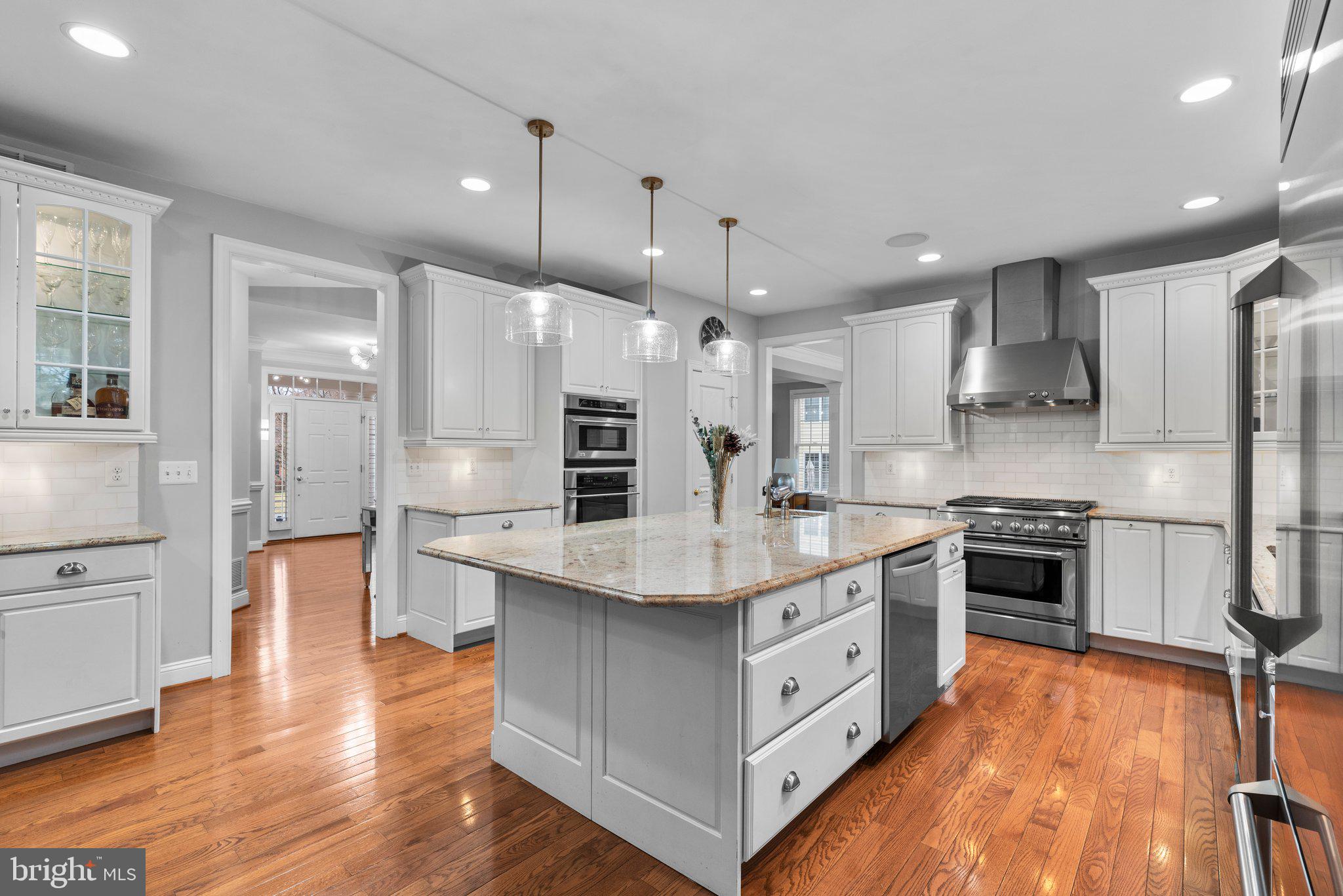 COLONIAL MANOR - Residential