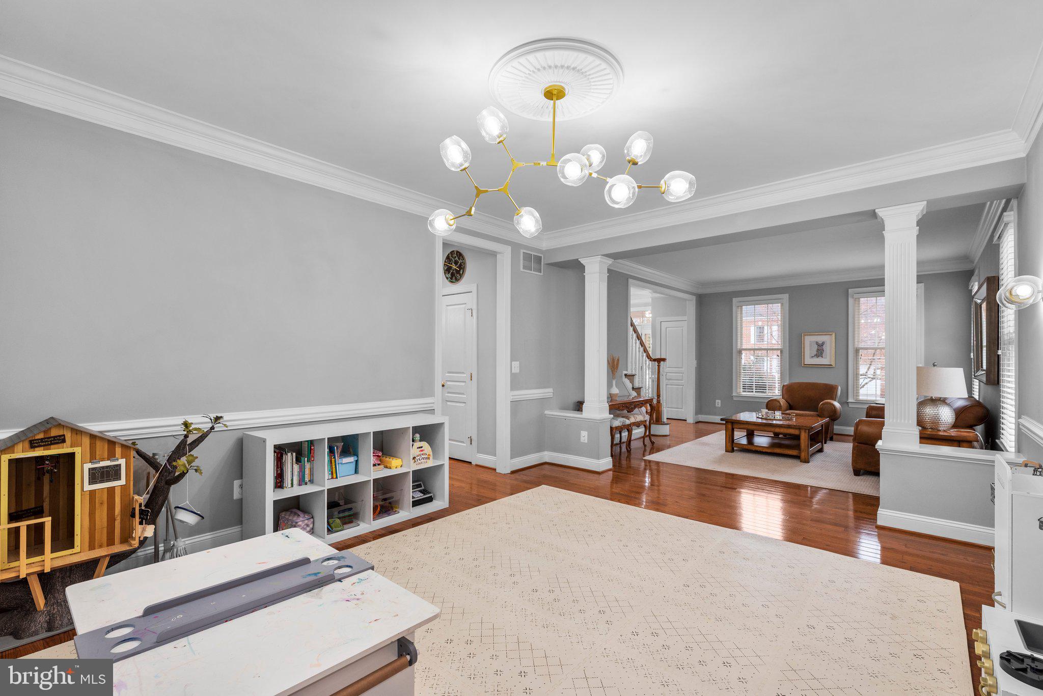 COLONIAL MANOR - Residential