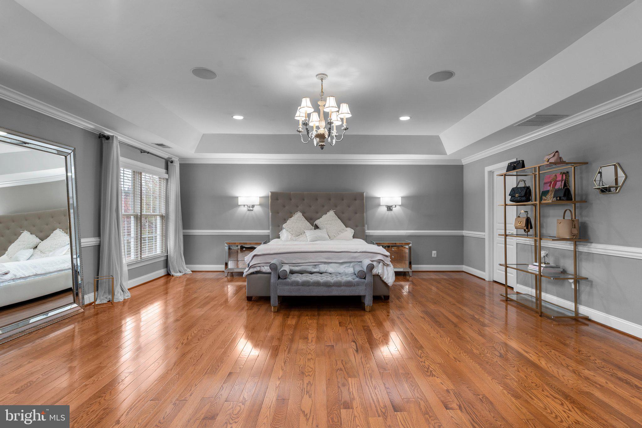 COLONIAL MANOR - Residential