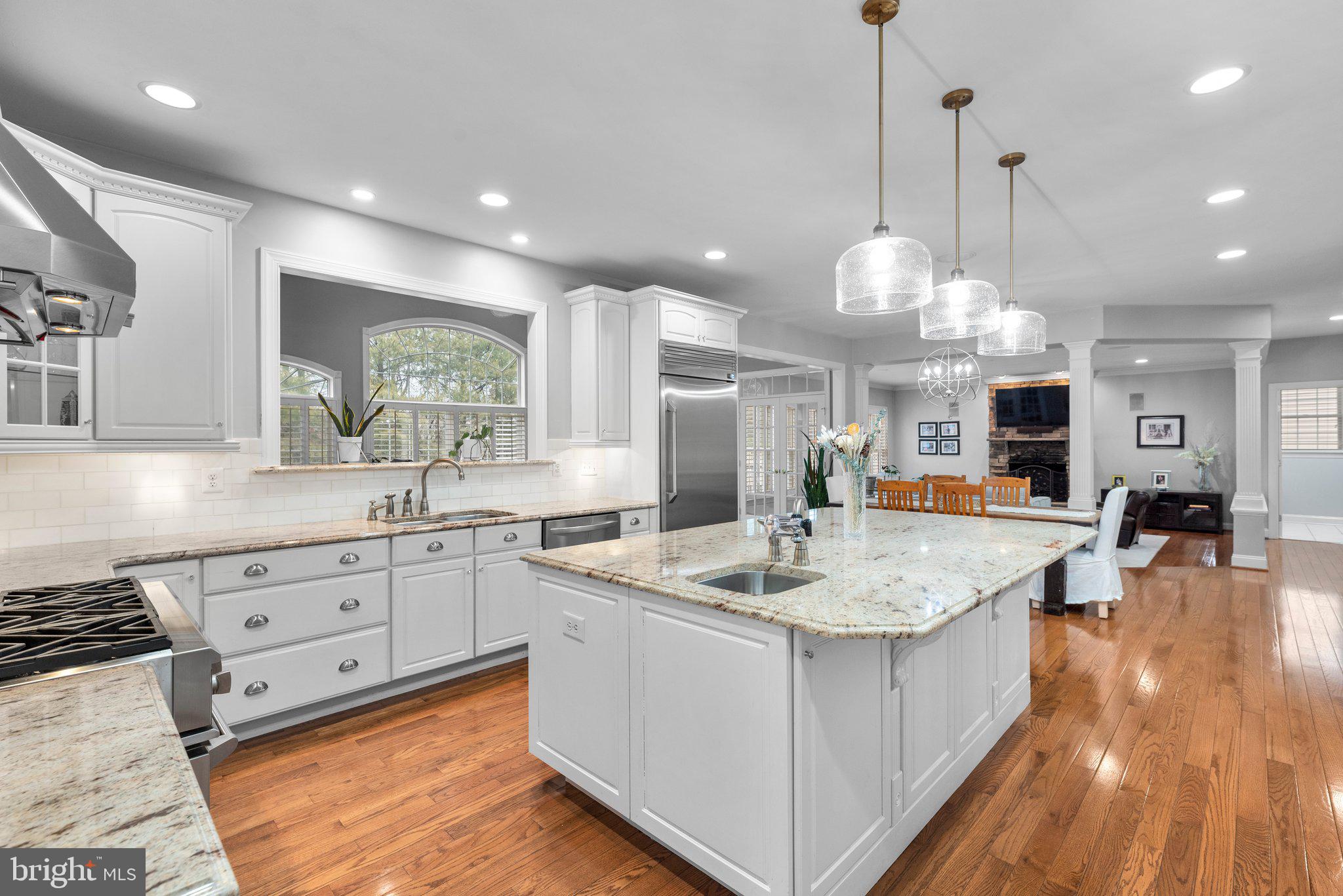 COLONIAL MANOR - Residential