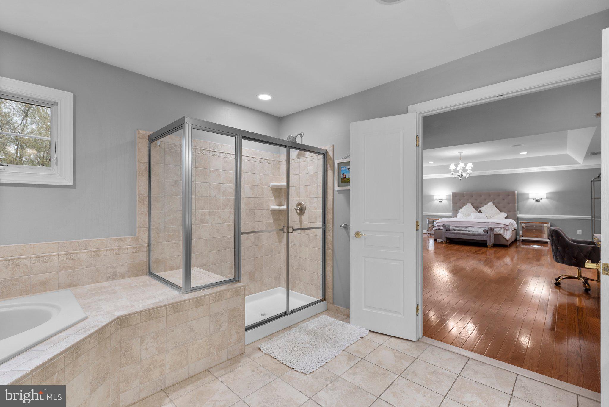 COLONIAL MANOR - Residential