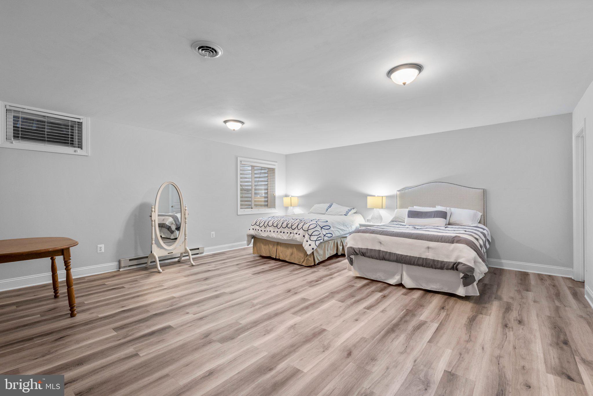 COLONIAL MANOR - Residential