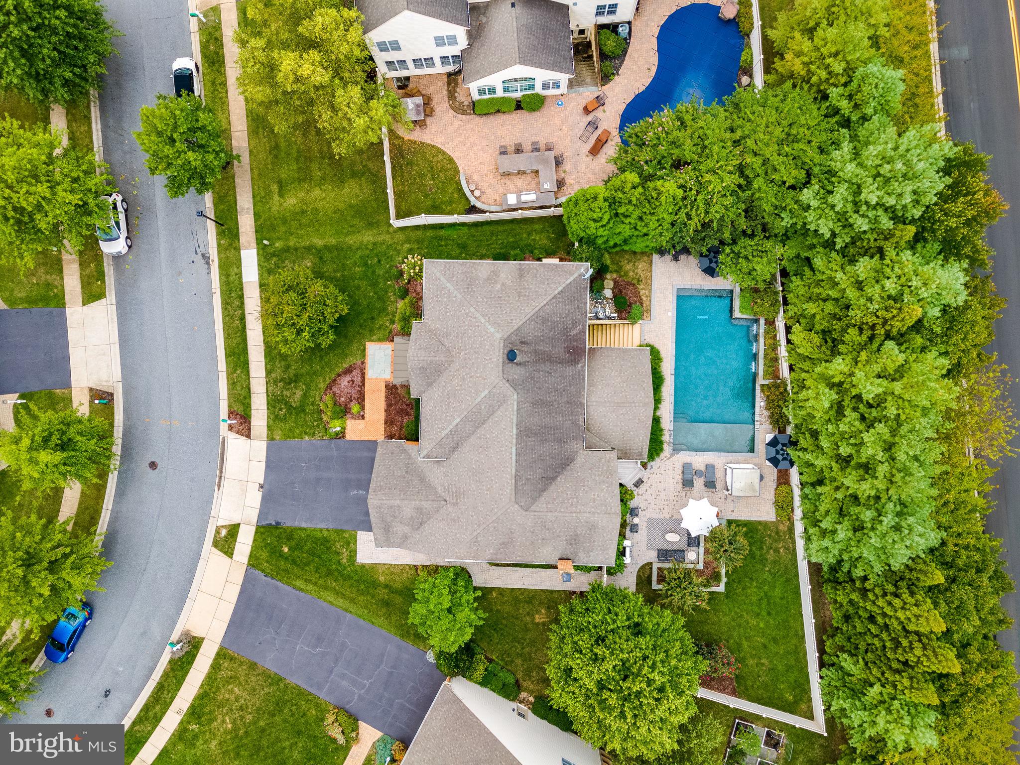 COLONIAL MANOR - Residential