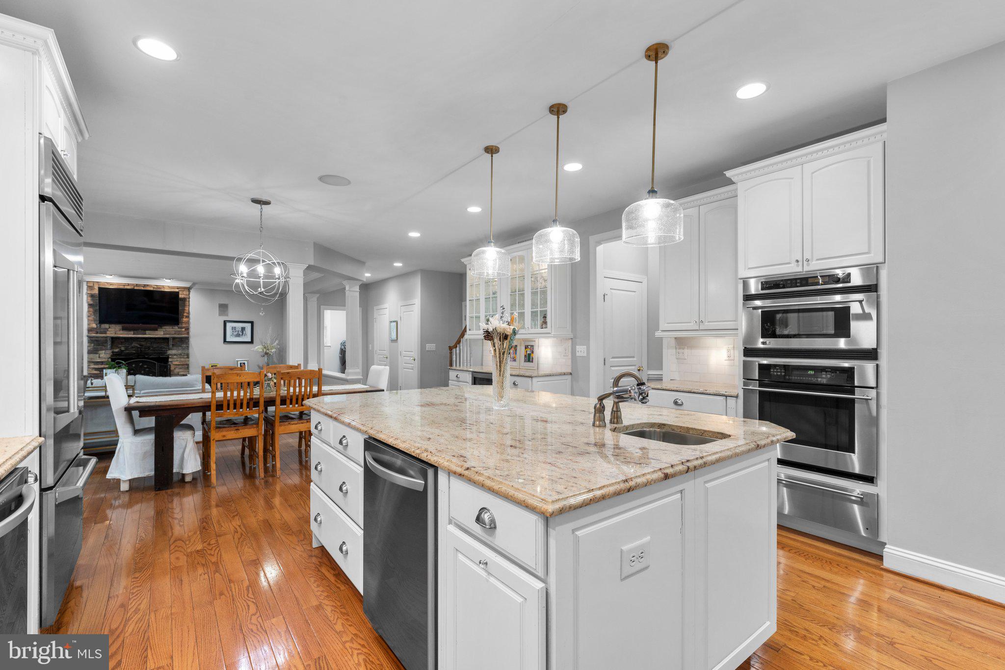 COLONIAL MANOR - Residential