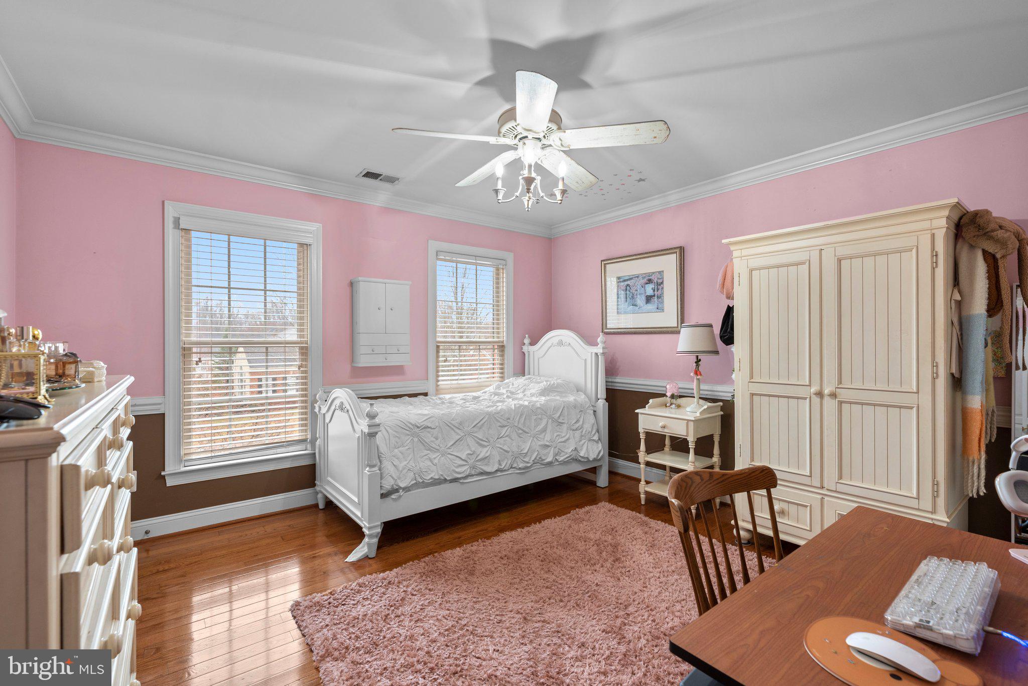 COLONIAL MANOR - Residential