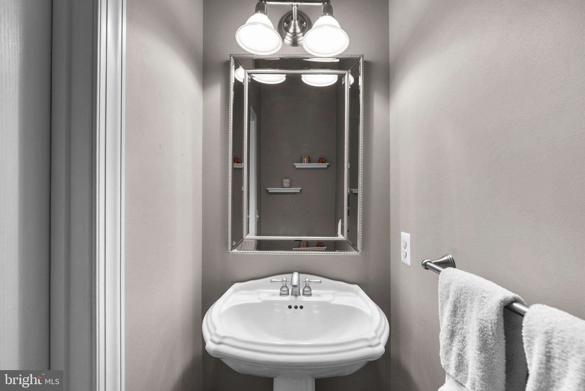 COLONIAL MANOR - Residential