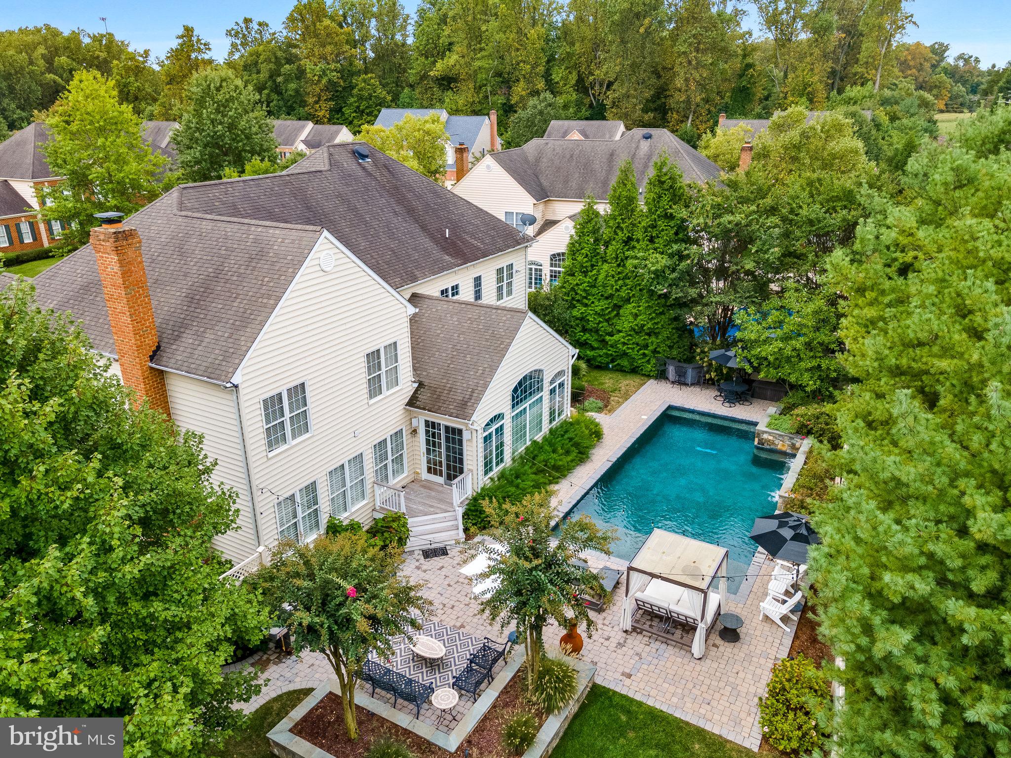 COLONIAL MANOR - Residential