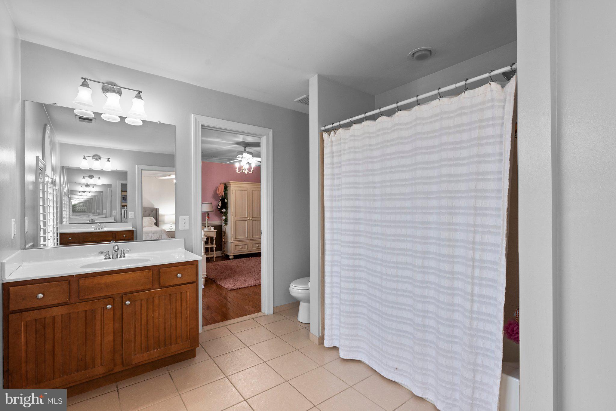 COLONIAL MANOR - Residential