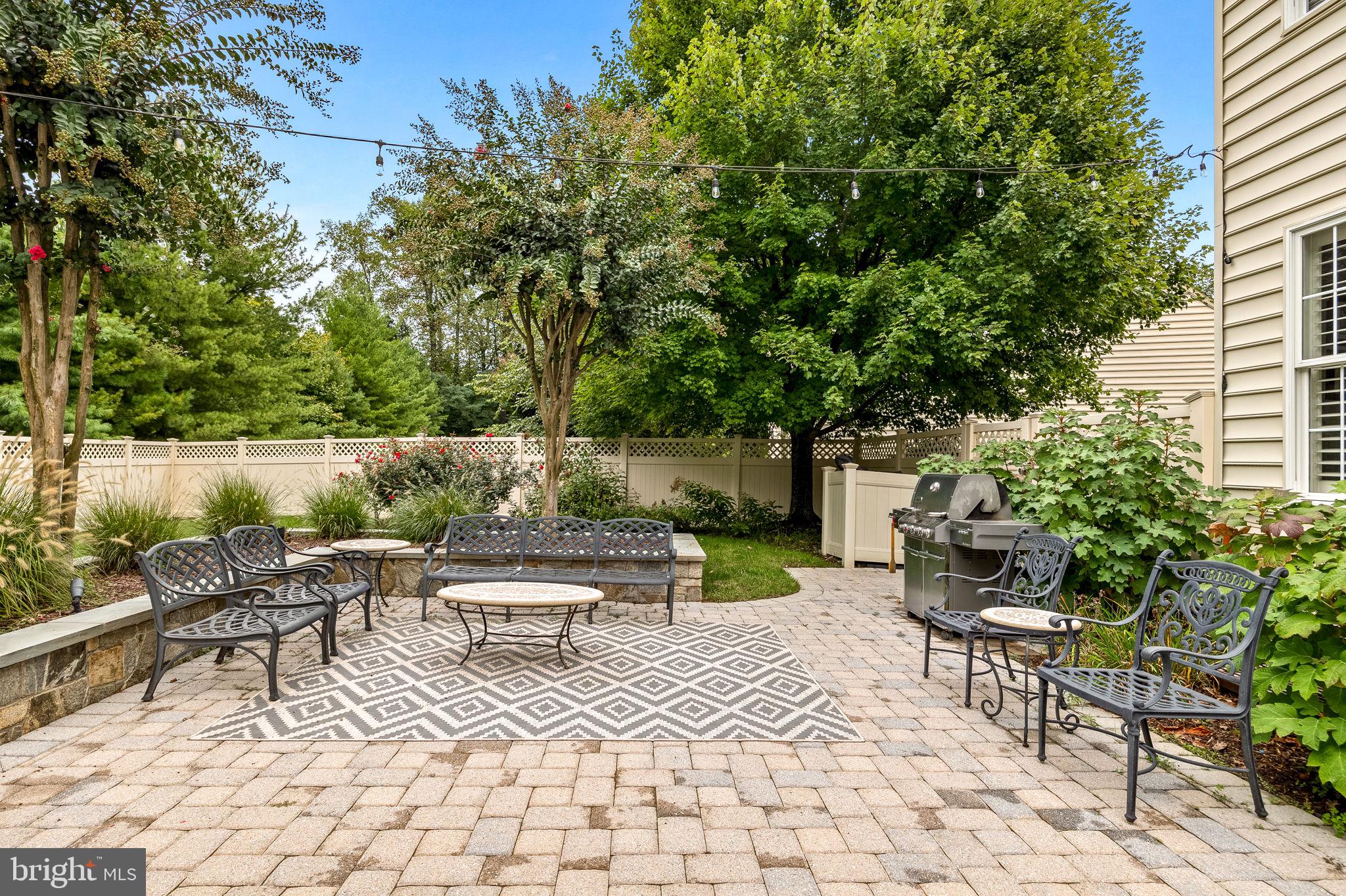 COLONIAL MANOR - Residential