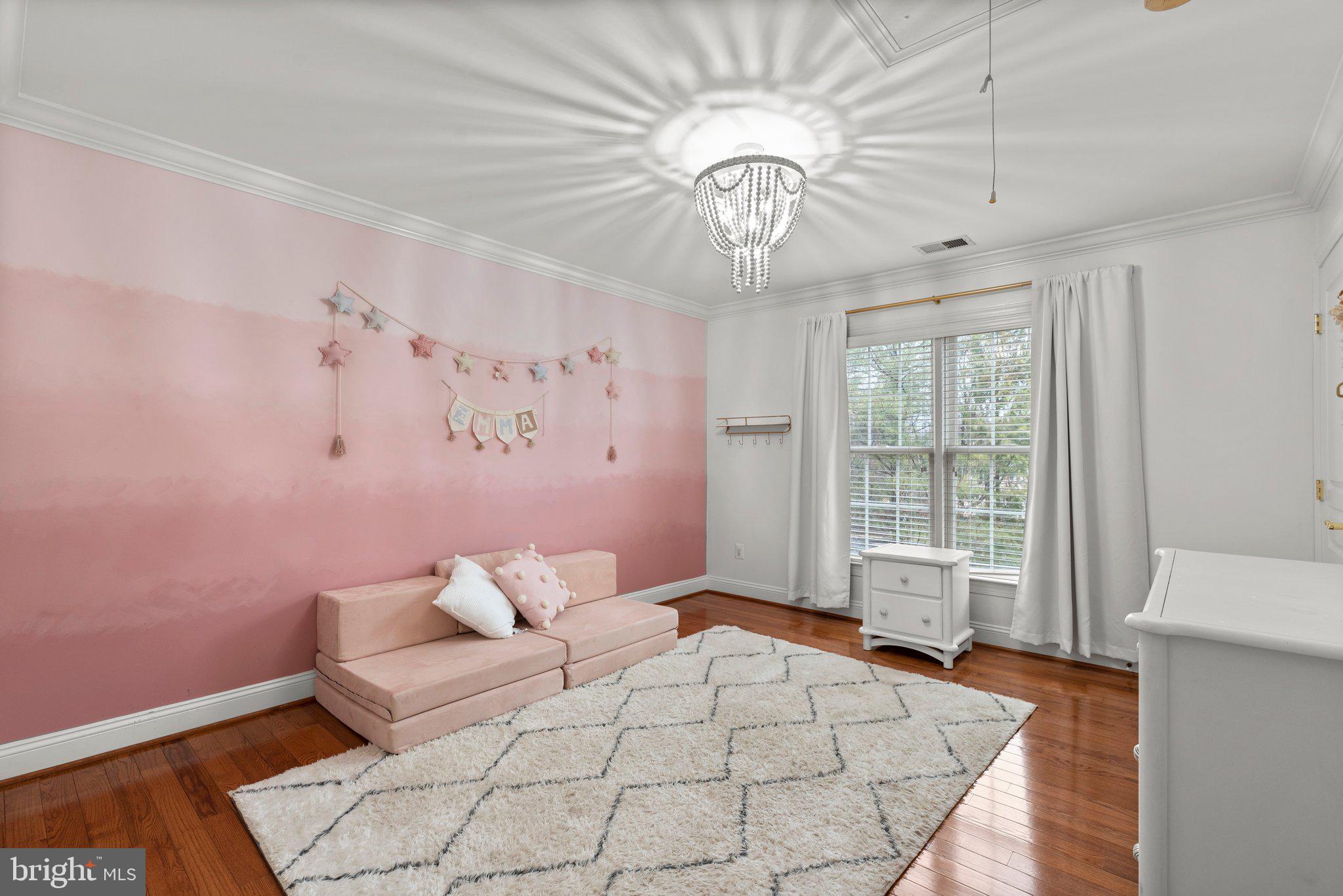 COLONIAL MANOR - Residential