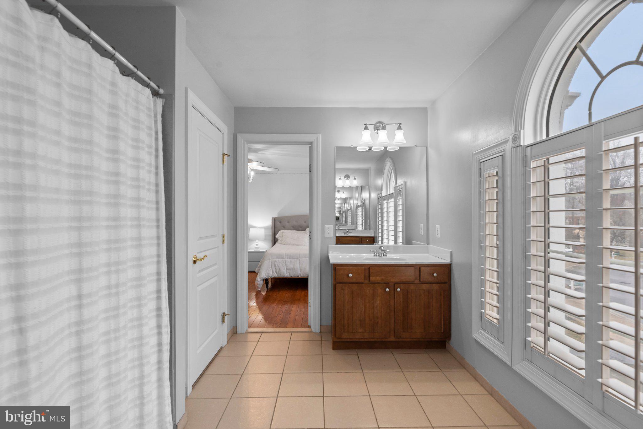 COLONIAL MANOR - Residential