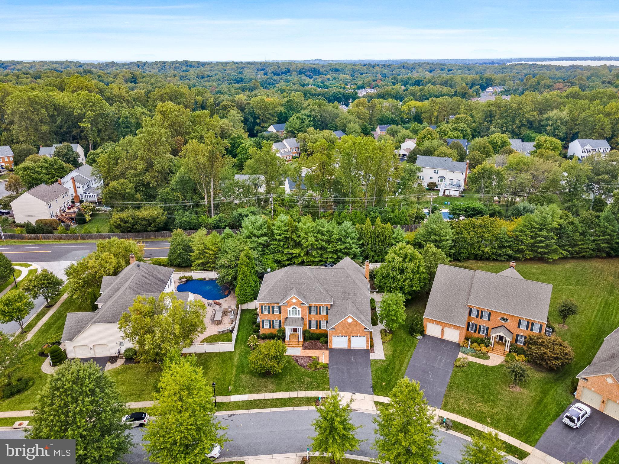 COLONIAL MANOR - Residential