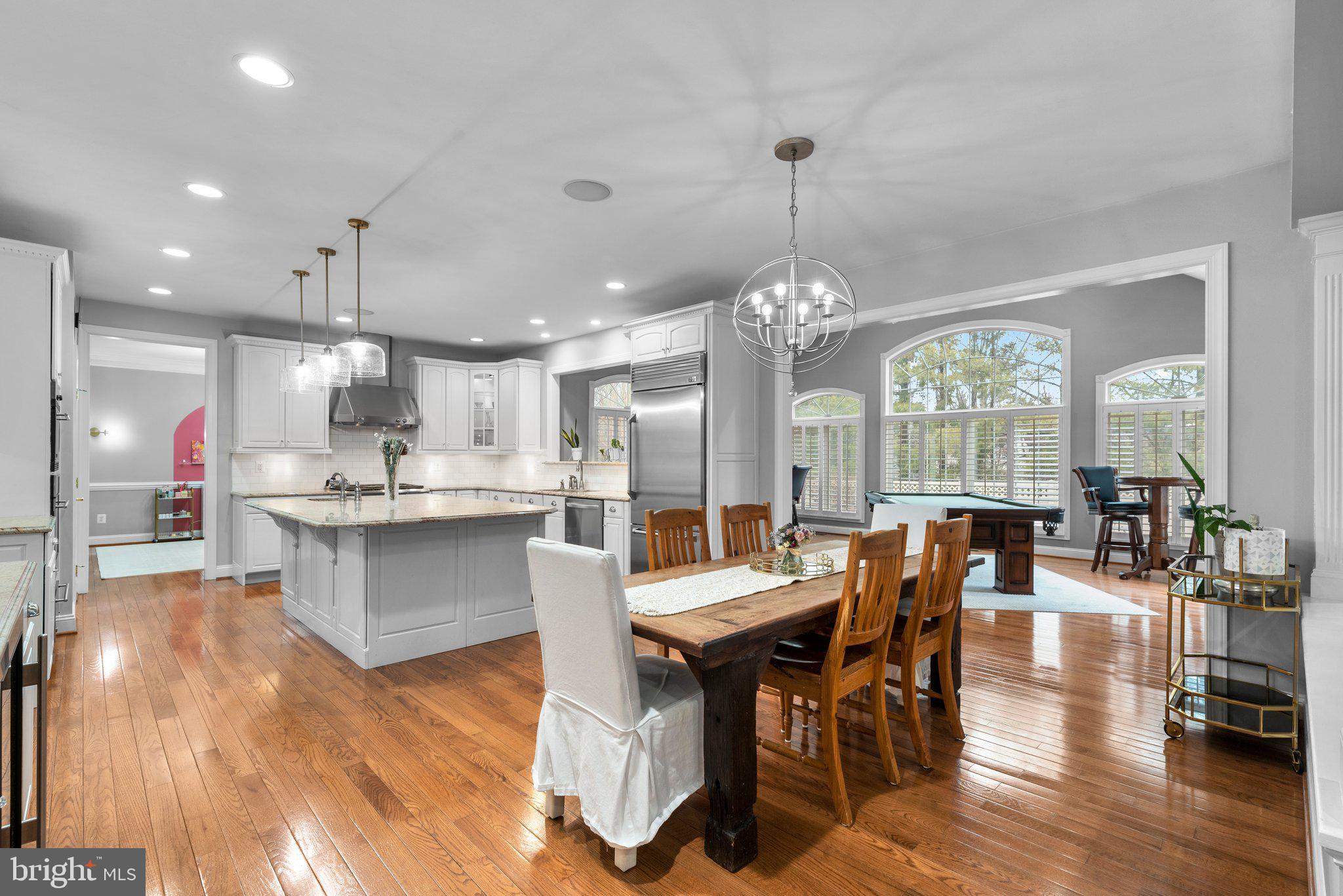 COLONIAL MANOR - Residential