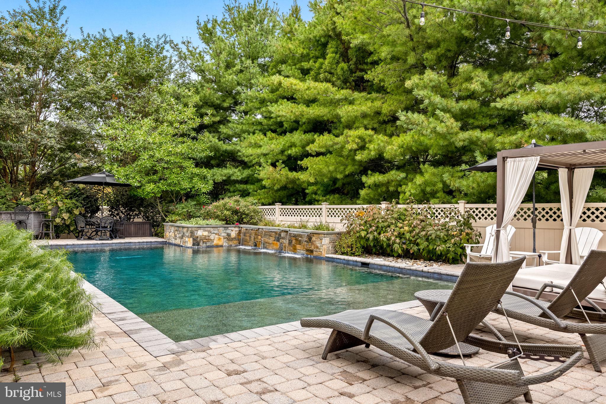 COLONIAL MANOR - Residential