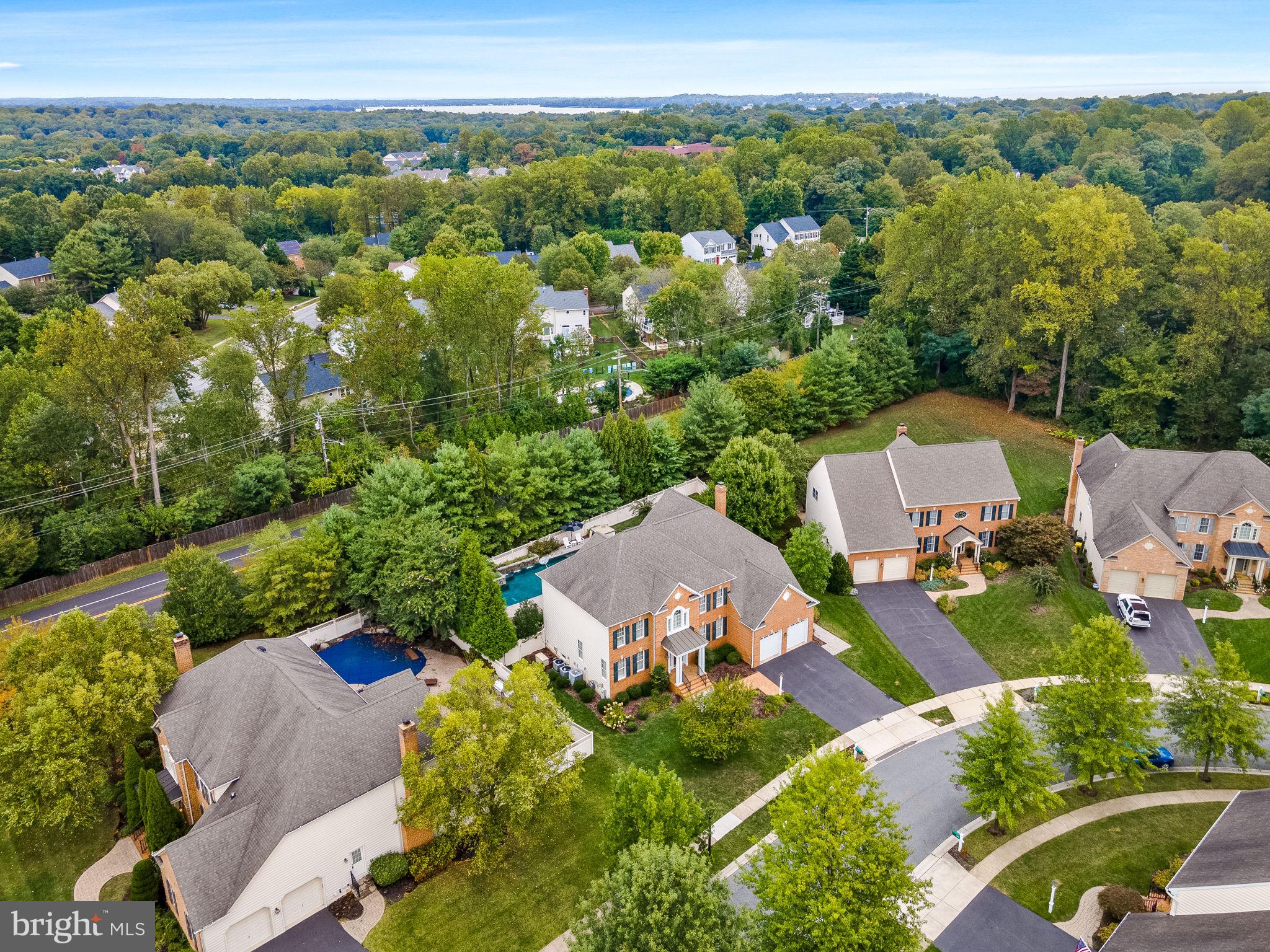 COLONIAL MANOR - Residential