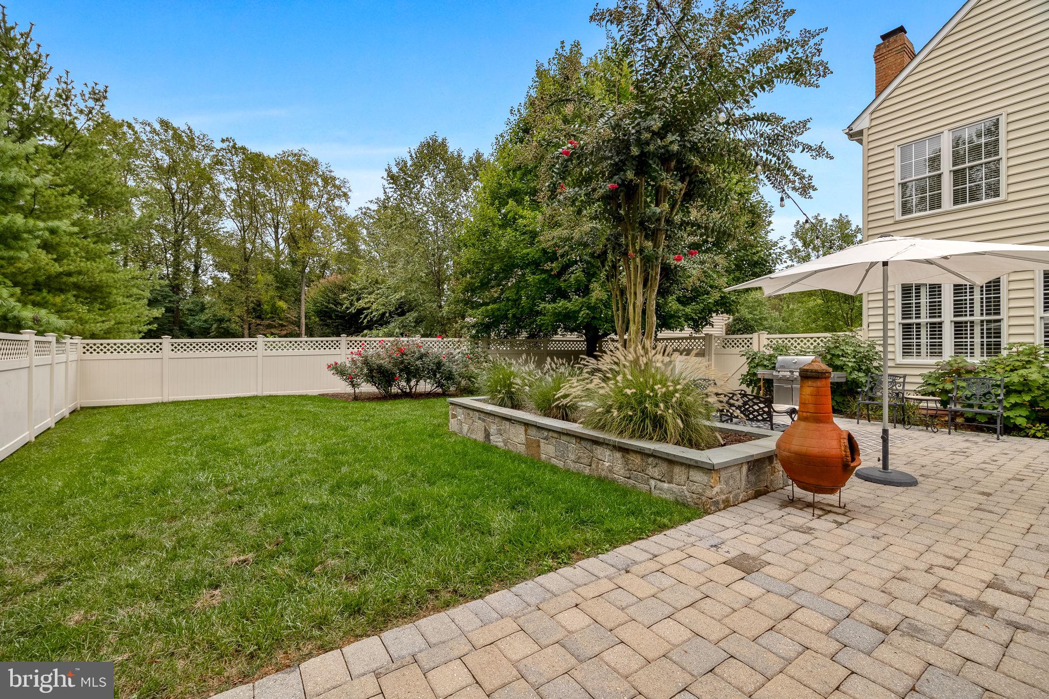 COLONIAL MANOR - Residential