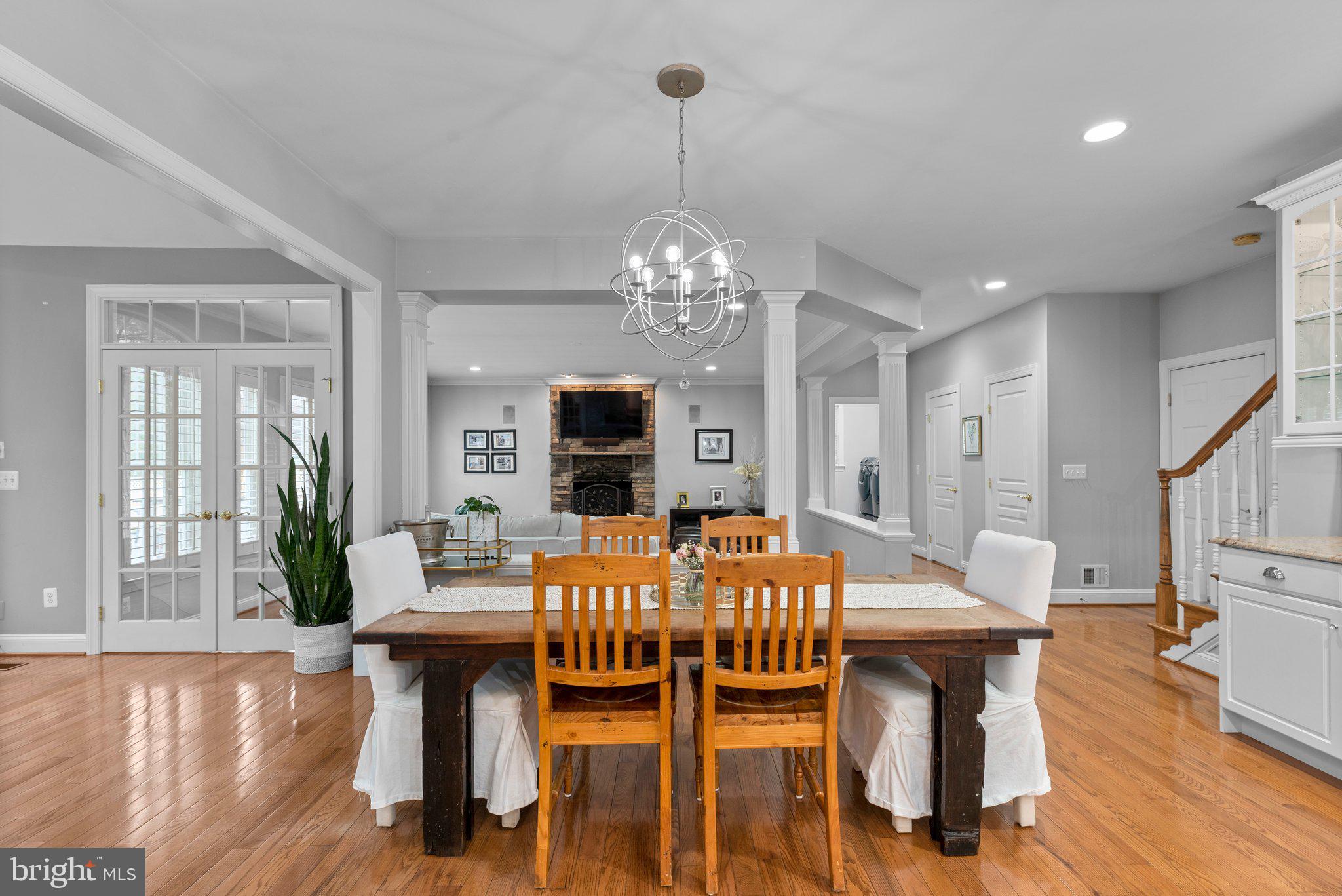 COLONIAL MANOR - Residential