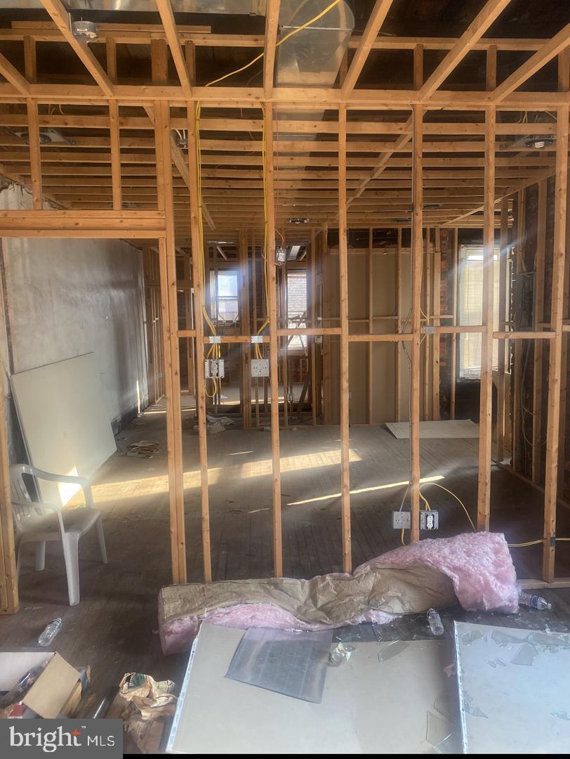 2838 W HUNTINGDON STREET