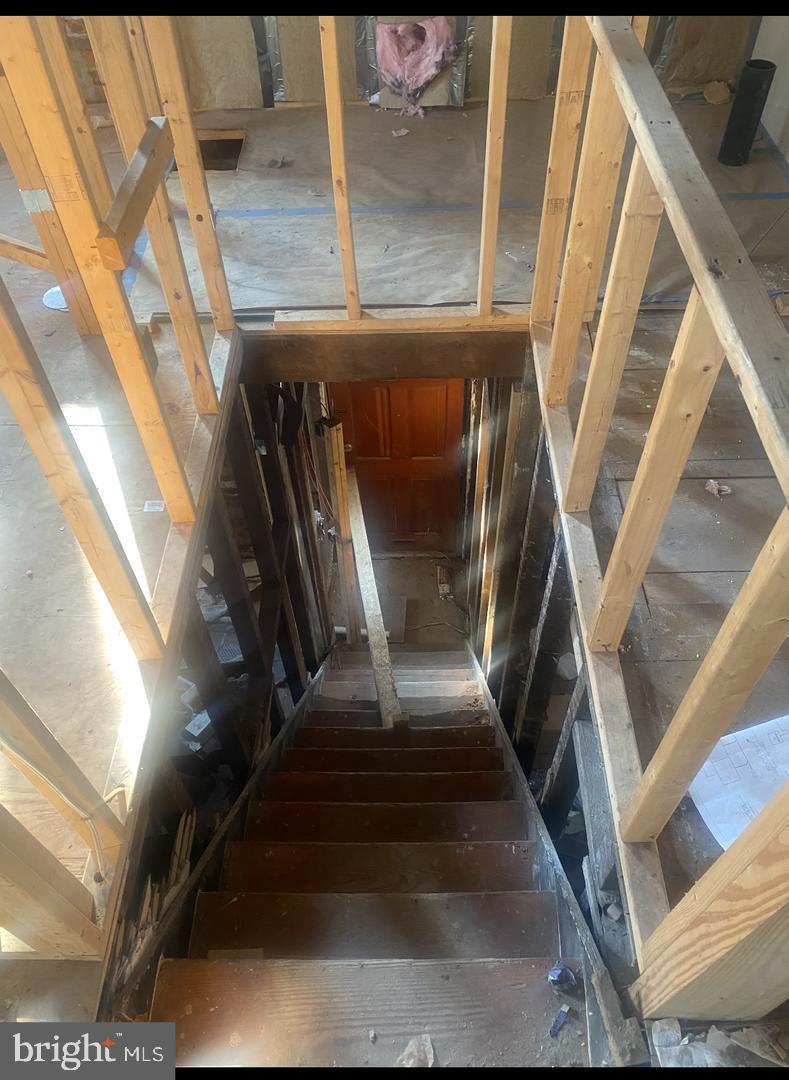 2838 W HUNTINGDON STREET