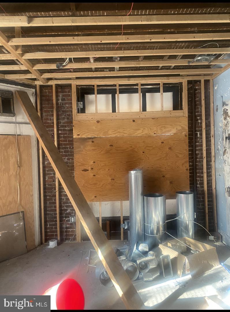 2838 W HUNTINGDON STREET