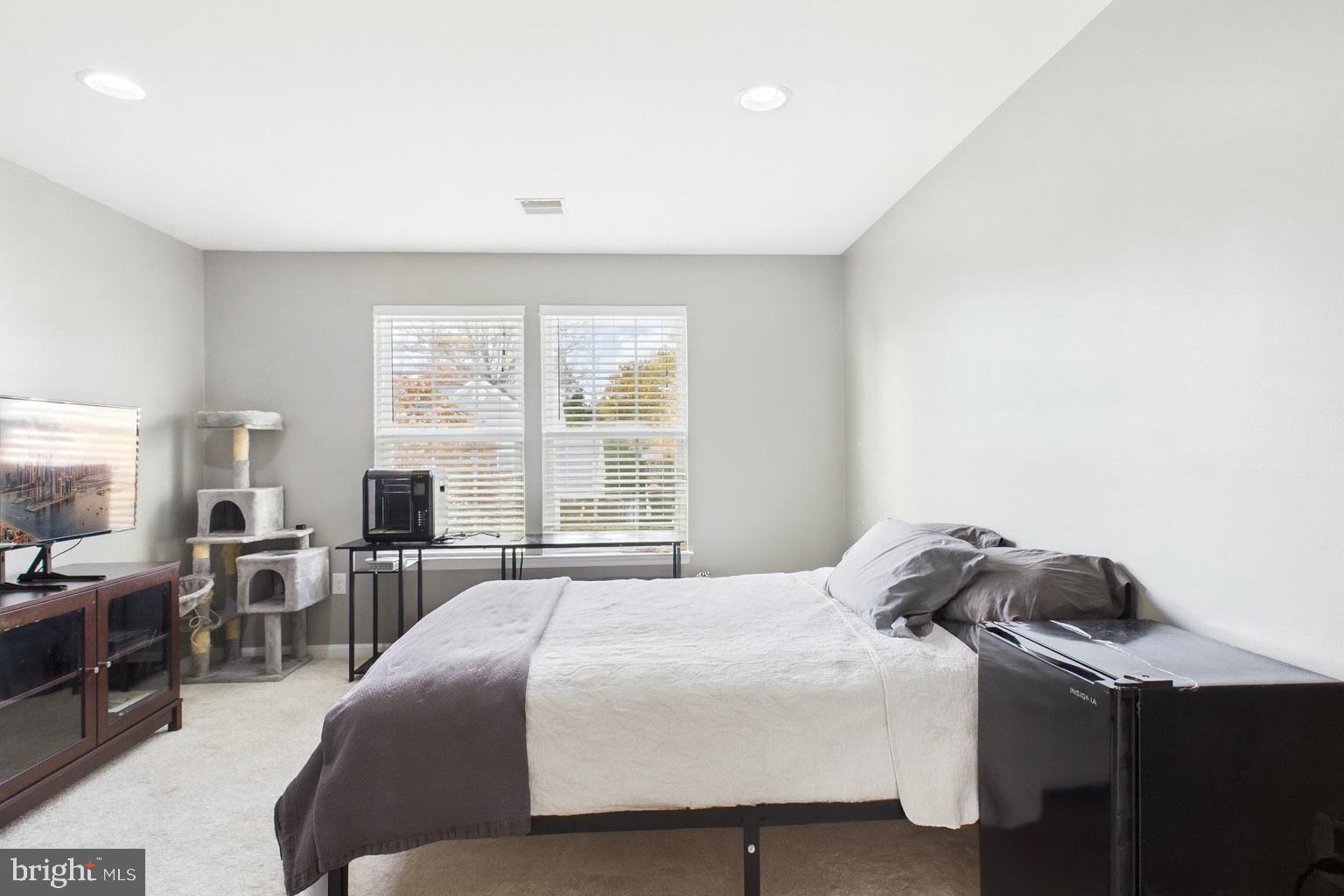 WASHINGTON SQUARE - Residential