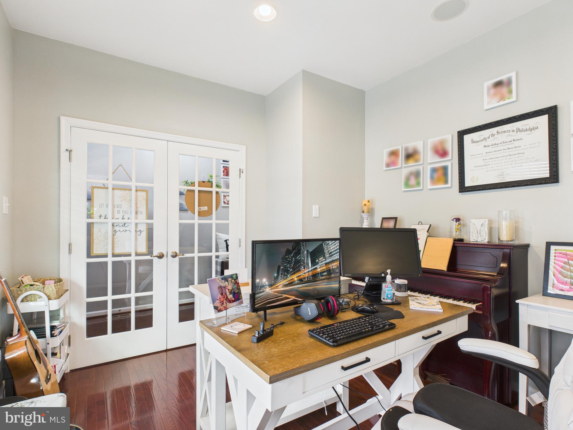 WASHINGTON SQUARE - Residential