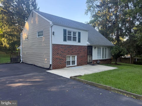 Photo of 697 Old Marple Road, SPRINGFIELD, PA 19064 (MLS # PADE2123622)