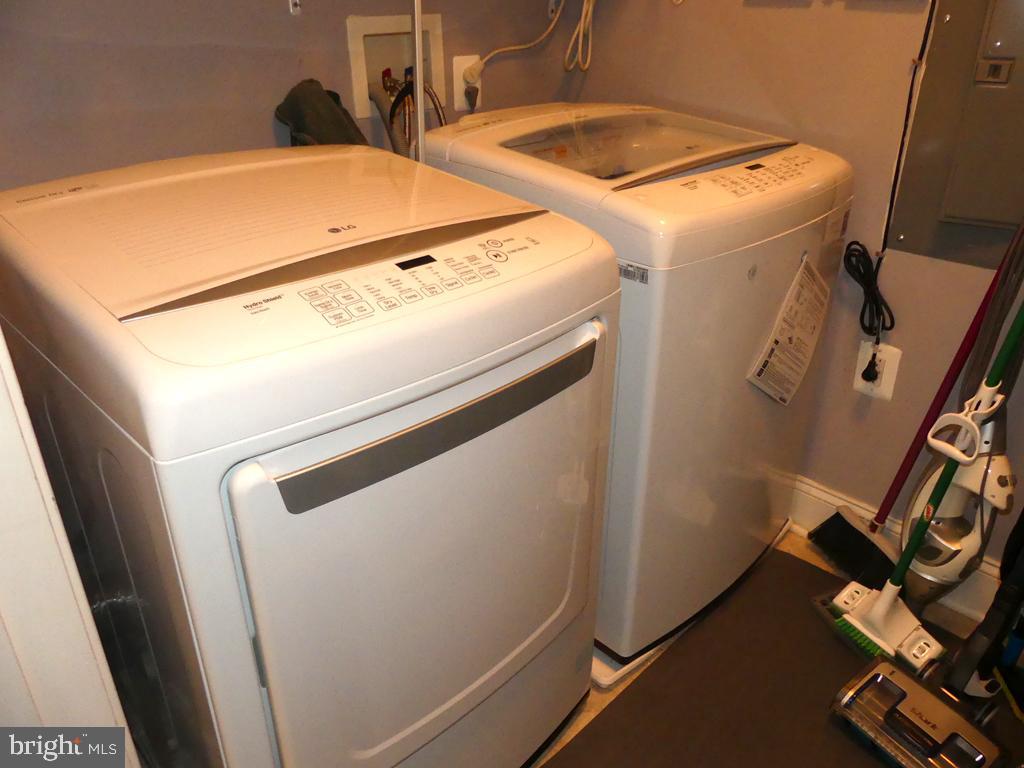 MACPHAIL WOODS - Residential