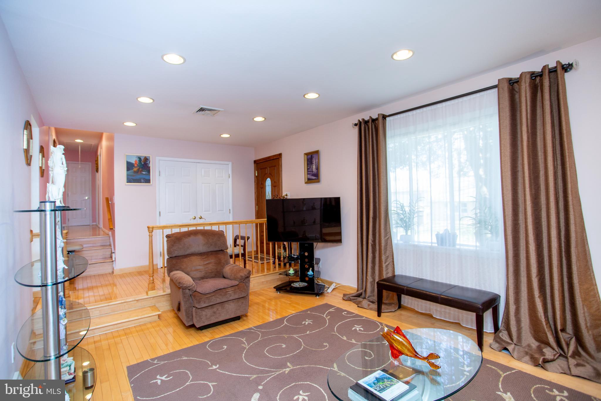 FEASTERVILLE HGTS - Residential