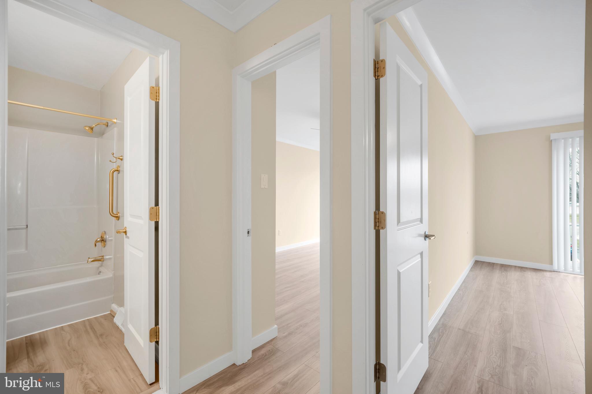 YORKTOWN - Residential