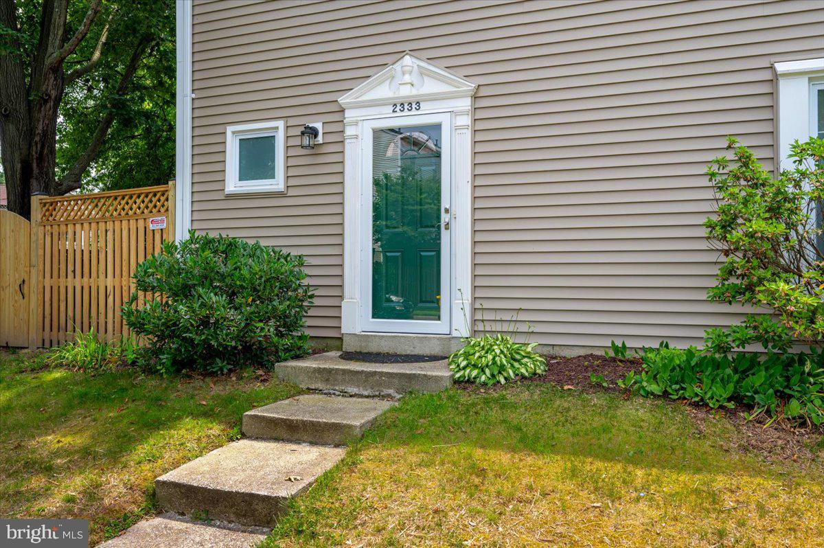 2333 DARTMOUTH LANE